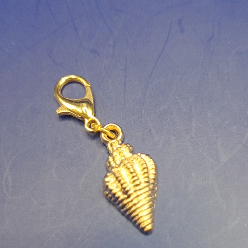 Gold Shell Charm Pendant for Women